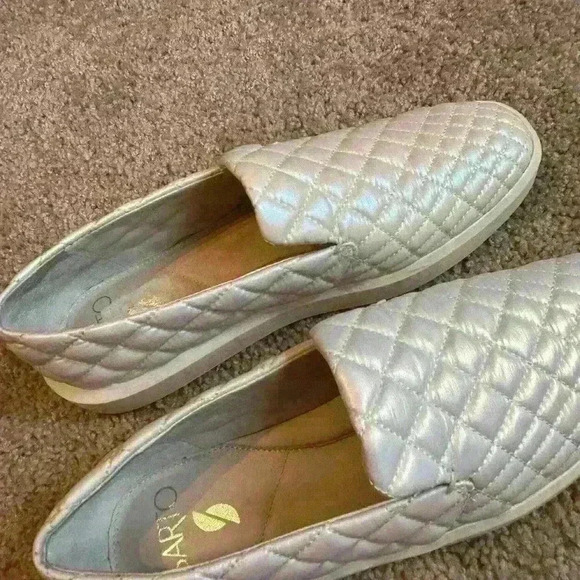 Franco Sarto iridescent white quilted slip on sneaker size 8.5M women’s like new - Picture 3 of 6